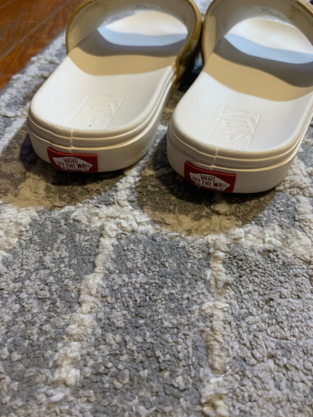 Vans - Picture 5 of 10